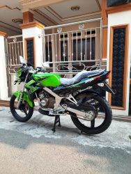 [Barang Antik] Sangat Istimewa NINJA R 150 2015 Seperti Baru